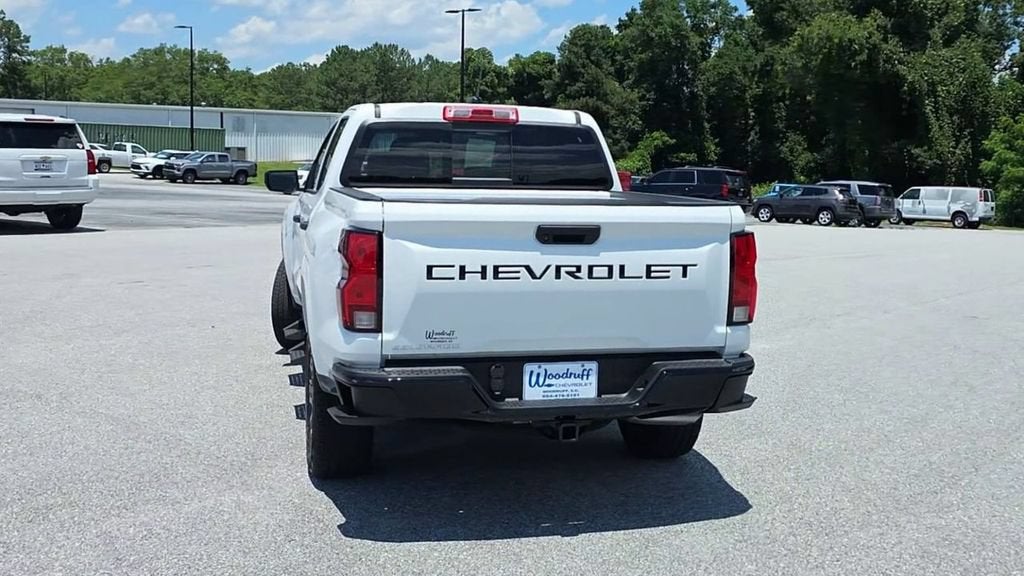 2024 Chevrolet Colorado WT