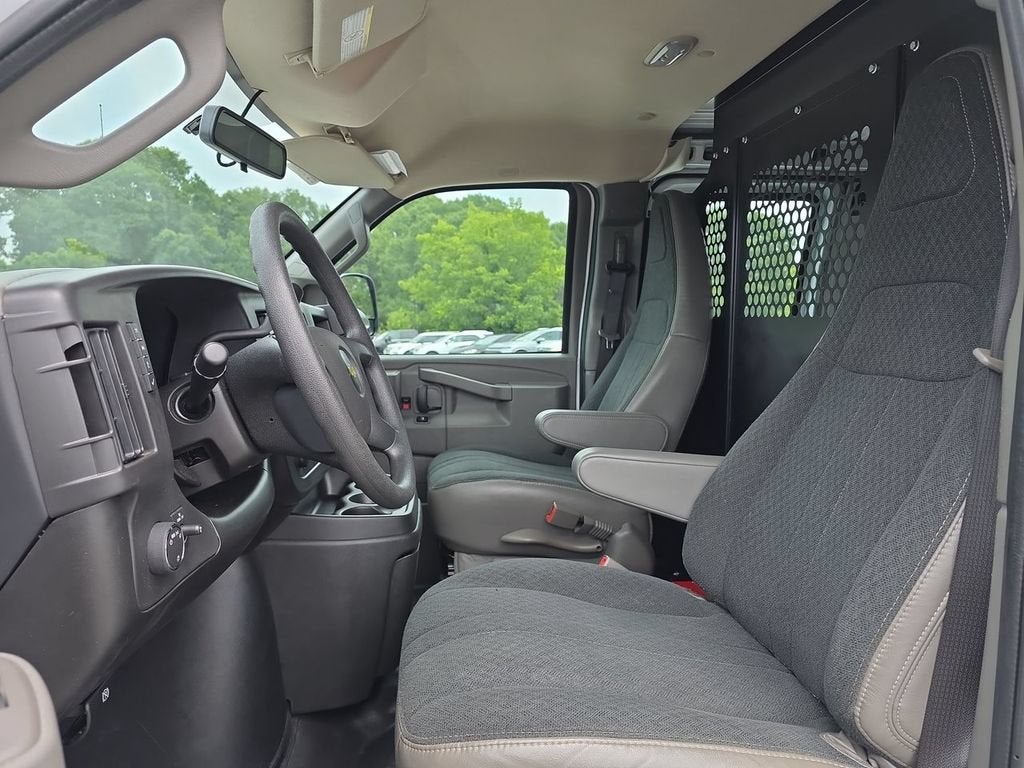 2025 Chevrolet Express Cargo WT