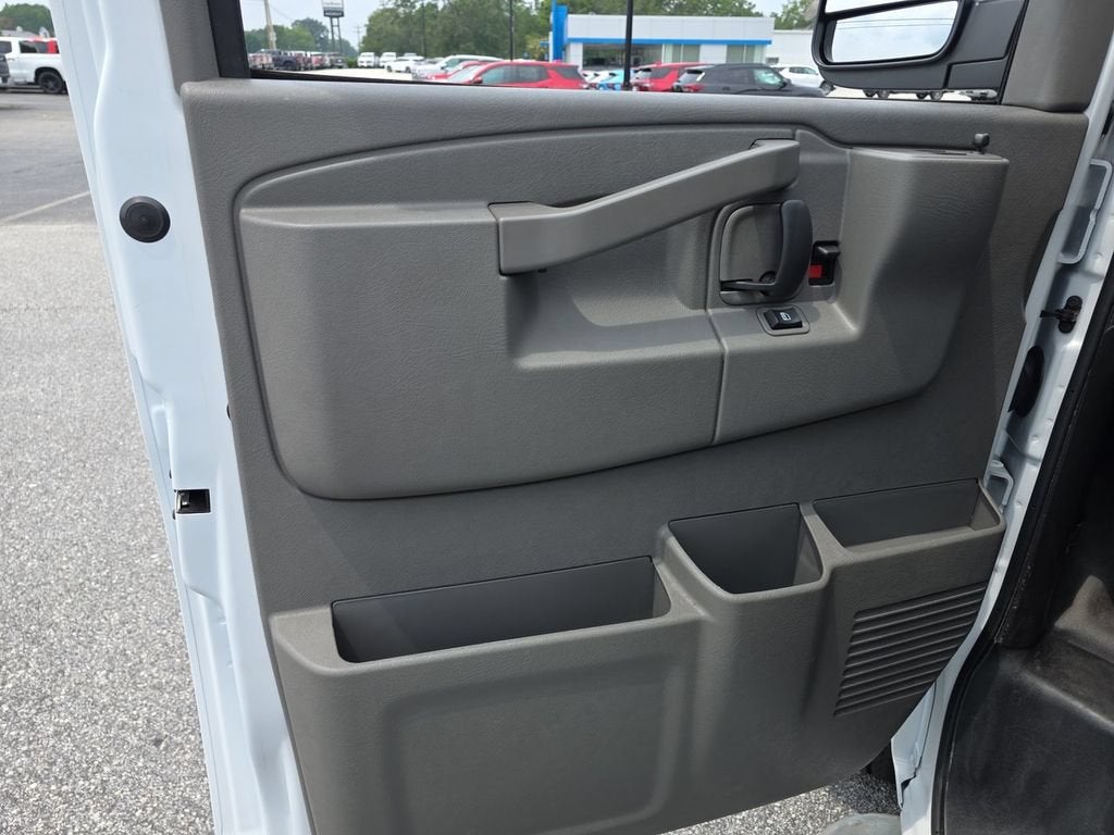 2025 Chevrolet Express Cargo WT