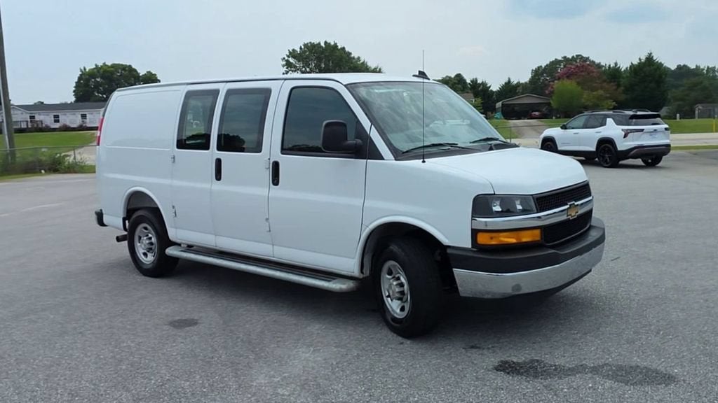 2025 Chevrolet Express Cargo WT