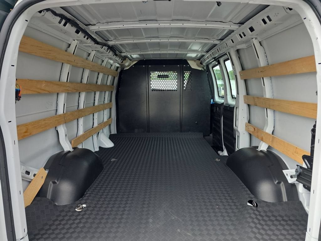 2025 Chevrolet Express Cargo WT