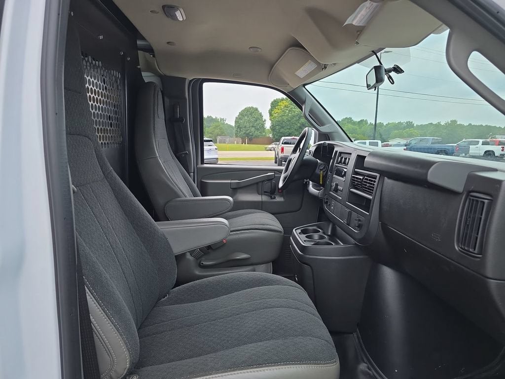 2025 Chevrolet Express Cargo WT