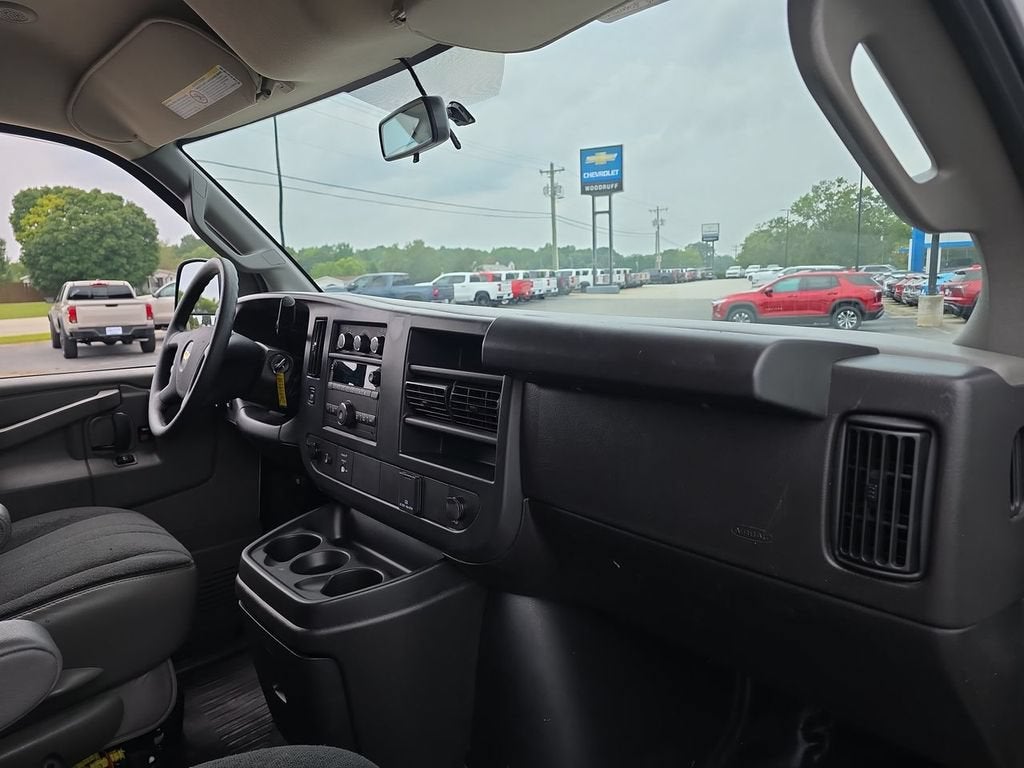 2025 Chevrolet Express Cargo WT