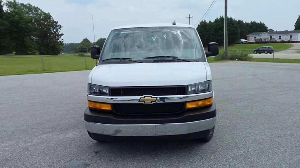 2025 Chevrolet Express Cargo WT
