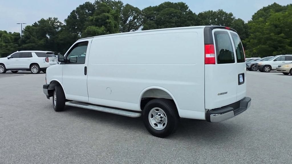 2025 Chevrolet Express Cargo WT