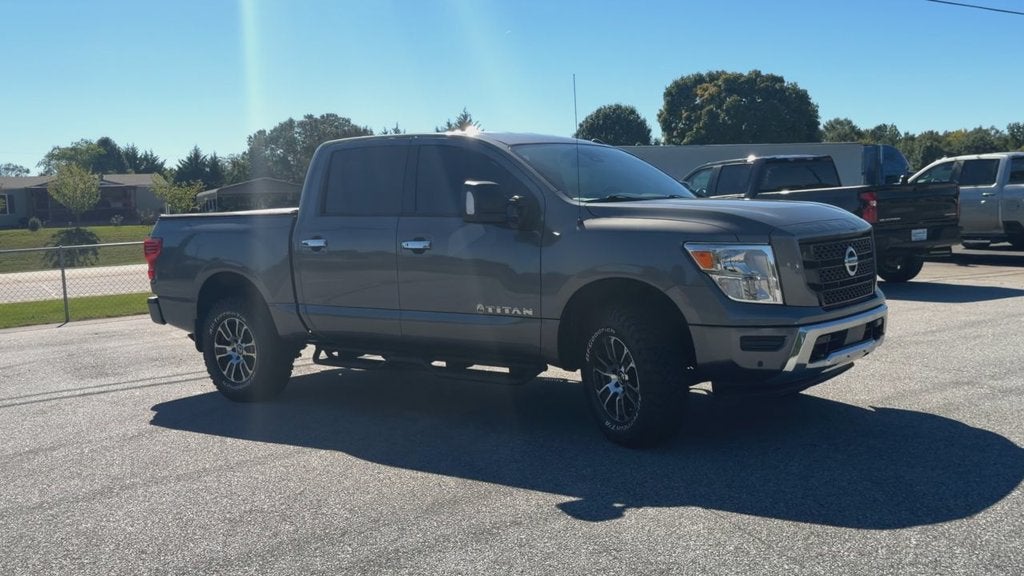2021 Nissan TITAN Crew Cab SV 4x4
