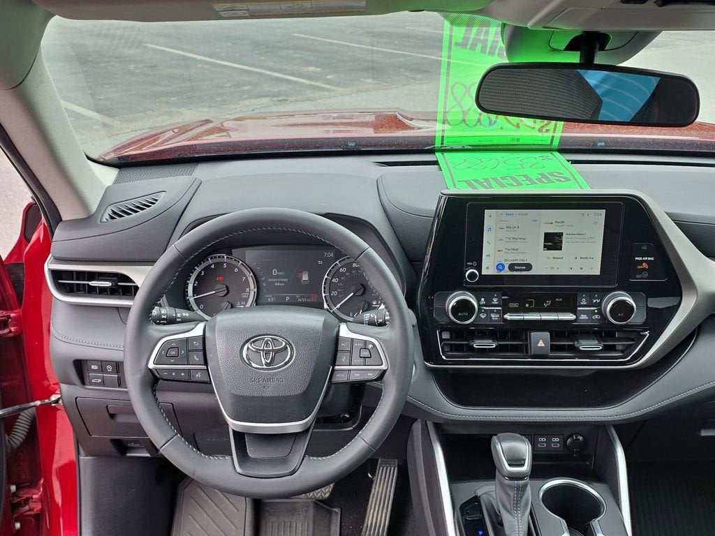 2024 Toyota Highlander LE