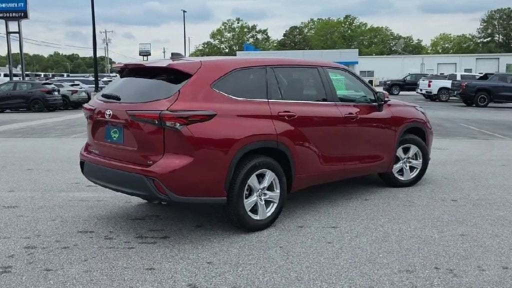 2024 Toyota Highlander LE
