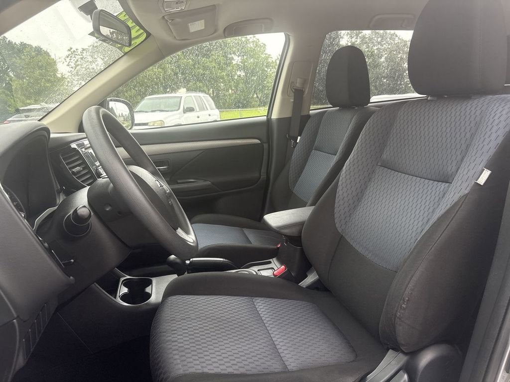 2014 Mitsubishi Outlander ES