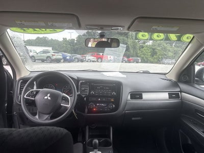 2014 Mitsubishi Outlander ES