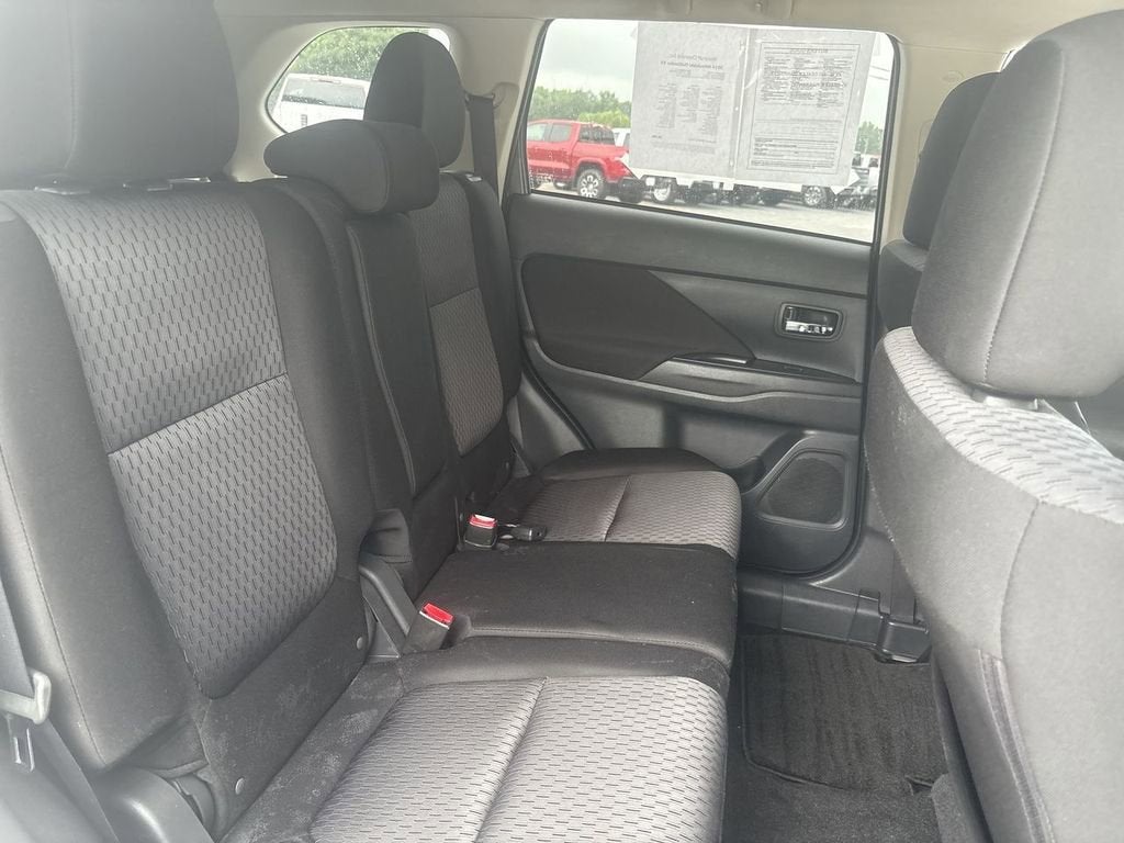 2014 Mitsubishi Outlander ES